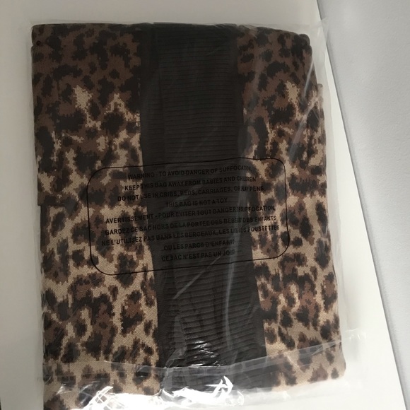 Isaac Mizrahi Printed Jacquard Knit Leopard Winter Cardigan with Pockets - Picture 10 of 10